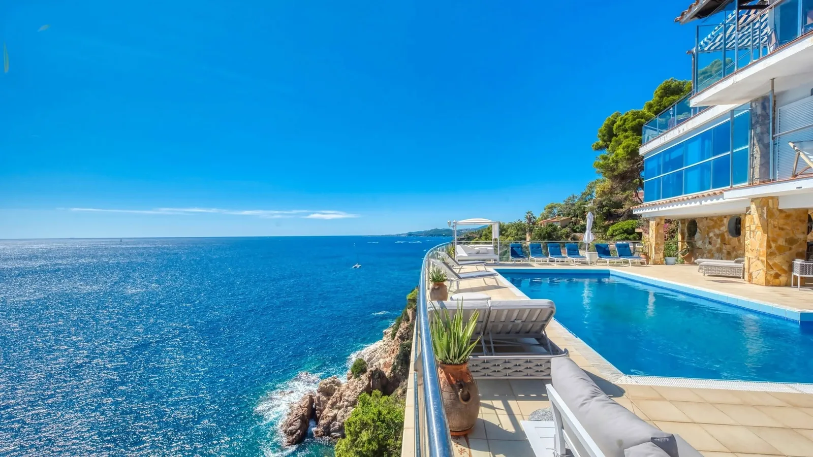 Villa with a pool on the rocky Costa Brava coastline