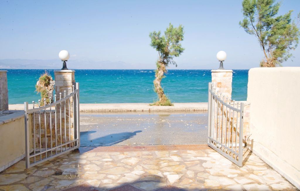 Вилла в греции на берегу моря купить дорогой дом в сша