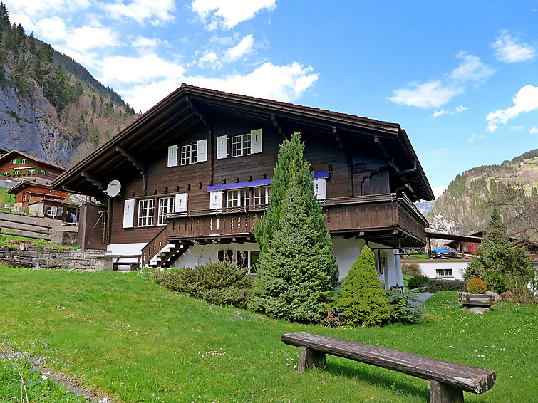Недвижимость в Швейцарии: шале Лаутербрюнненe №4095
