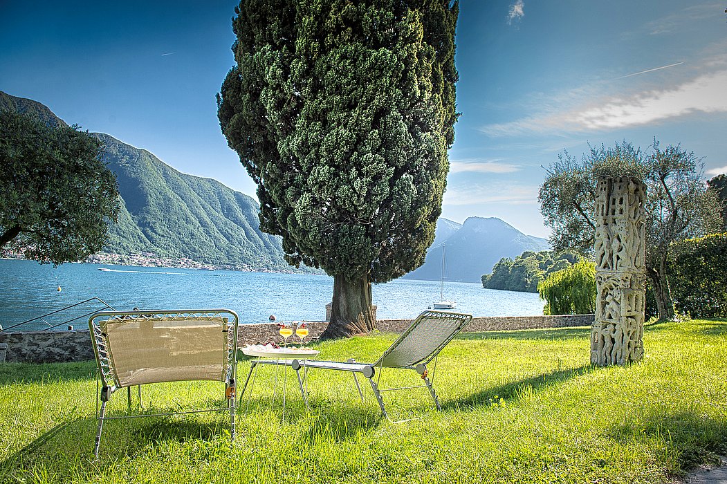 Вилла у озера на Комо, в Италии