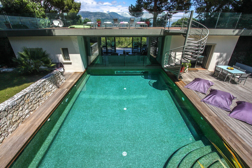 ����� � ���� , 